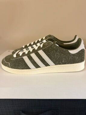 Brand New Adidas Jabar Low Top Sneakers Men’s Size 10.5 in Olive Green & White